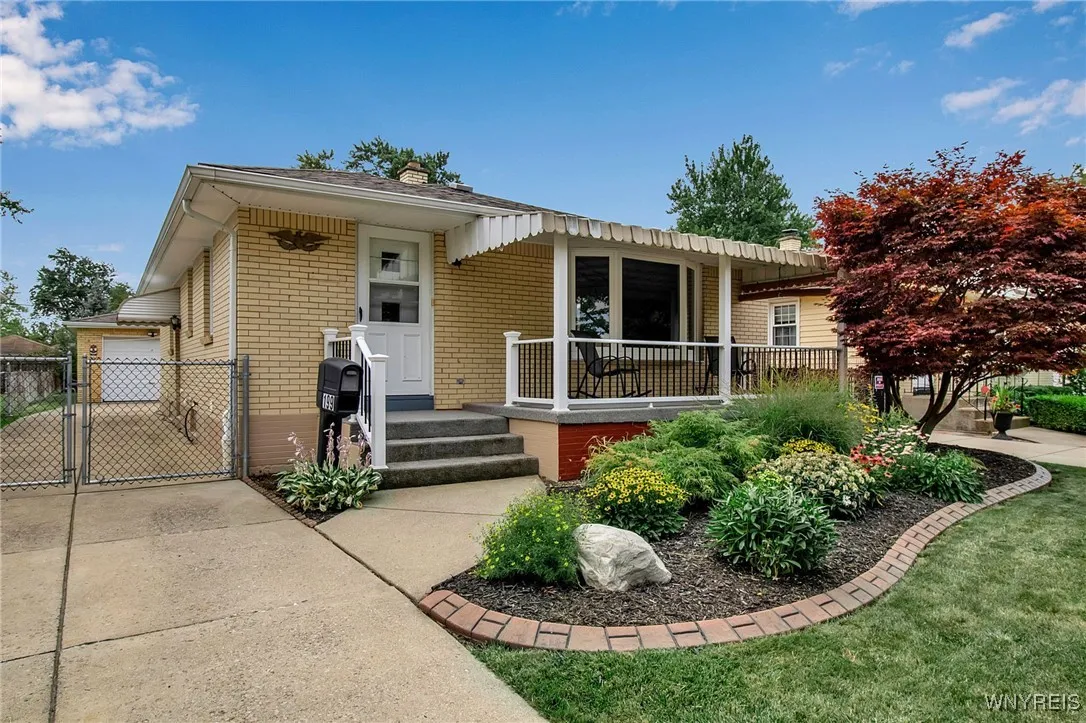 199 Athens Boulevard, Tonawanda-town, New York 142, Tonawanda, New York 14223, 2 Bedrooms Bedrooms, 5 Rooms Rooms,2 BathroomsBathrooms,Residential,Closed,199 Athens Boulevard, Tonawanda-town, New York 142,0,B1556874