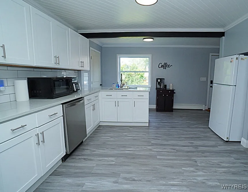 wow, what a kitchen