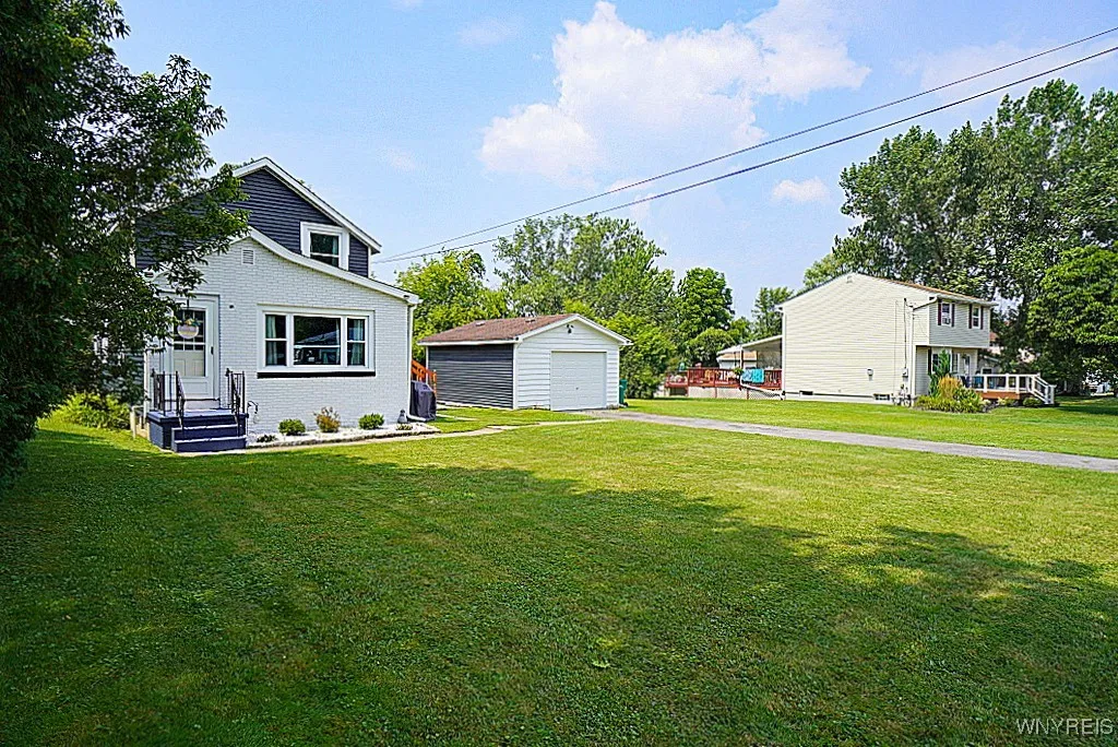 Note the newer vinyl siding