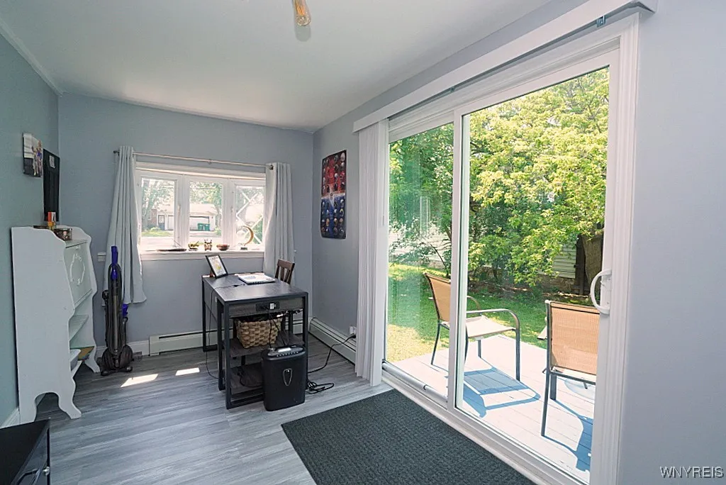 Bonus room with sliding doors to rear yard