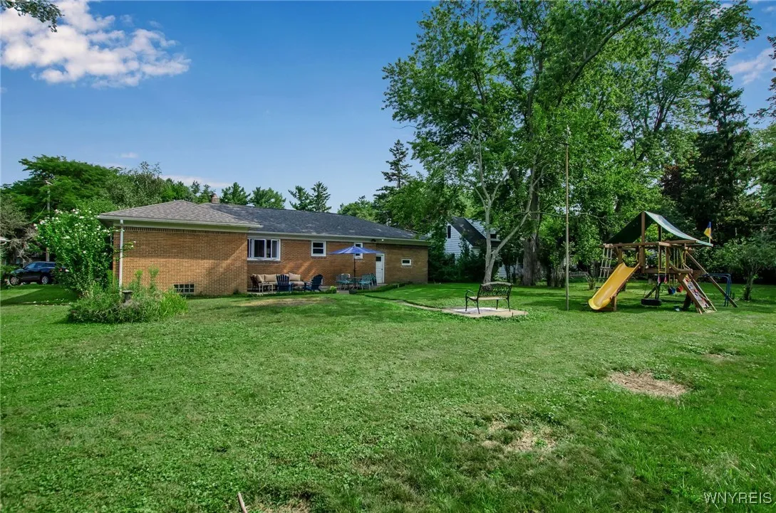 231 Sunset Terrace, Orchard Park, New York 14127, Orchard Park, New York 14127, 3 Bedrooms Bedrooms, 8 Rooms Rooms,1 BathroomBathrooms,Residential,Closed,231 Sunset Terrace, Orchard Park, New York 14127,0,B1557200