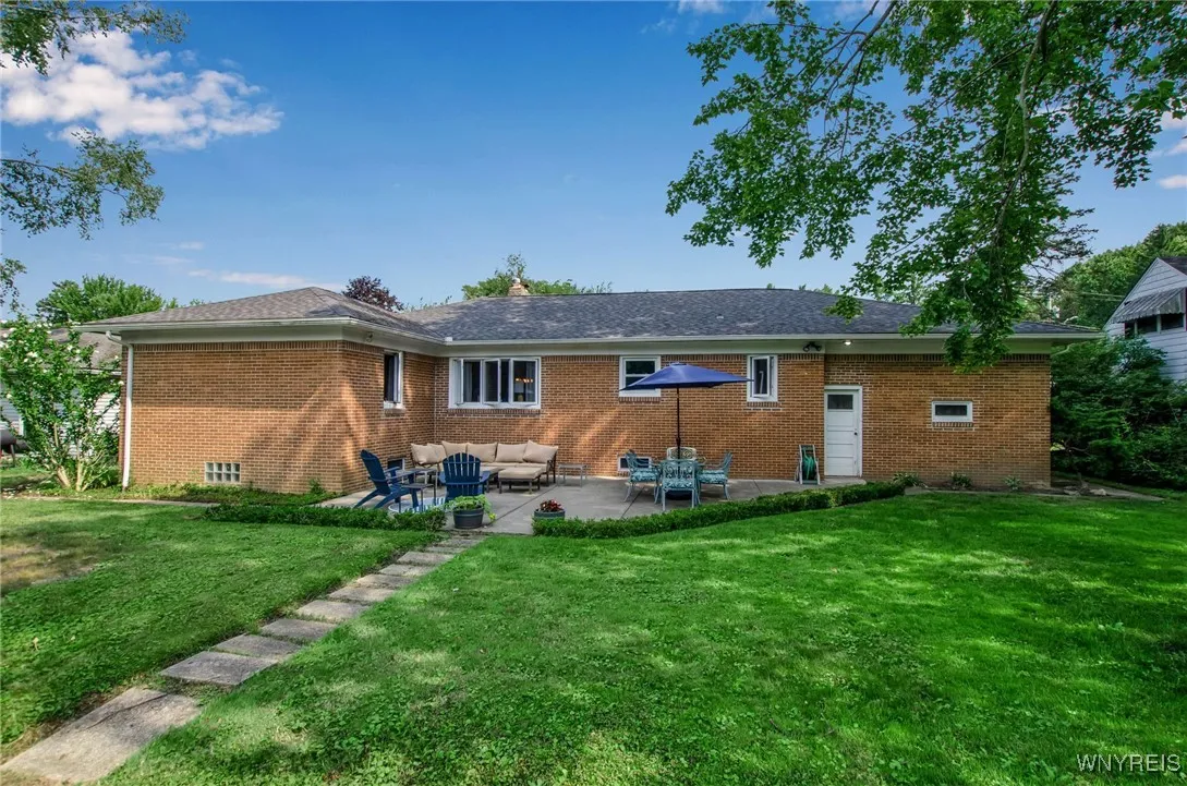 231 Sunset Terrace, Orchard Park, New York 14127, Orchard Park, New York 14127, 3 Bedrooms Bedrooms, 8 Rooms Rooms,1 BathroomBathrooms,Residential,Closed,231 Sunset Terrace, Orchard Park, New York 14127,0,B1557200