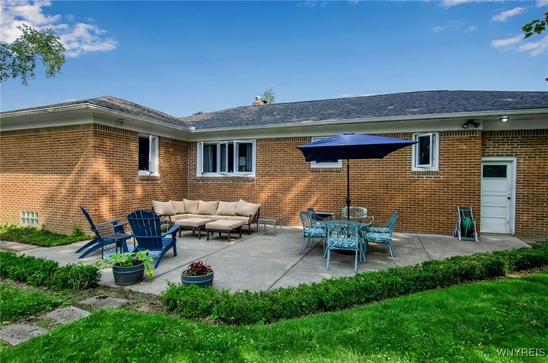 231 Sunset Terrace, Orchard Park, New York 14127, Orchard Park, New York 14127, 3 Bedrooms Bedrooms, 8 Rooms Rooms,1 BathroomBathrooms,Residential,Closed,231 Sunset Terrace, Orchard Park, New York 14127,0,B1557200
