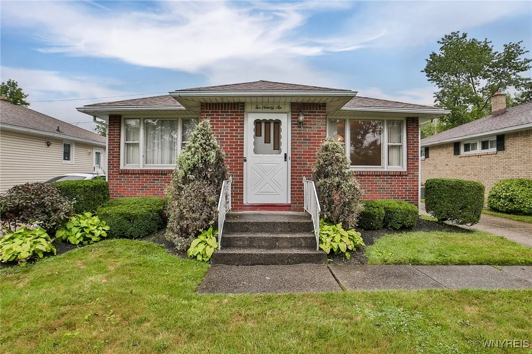 296 Abbington Avenue, Tonawanda-town, New York 142, Tonawanda, New York 14223, 3 Bedrooms Bedrooms, 11 Rooms Rooms,1 BathroomBathrooms,Residential,Closed,296 Abbington Avenue, Tonawanda-town, New York 142,0,B1557460