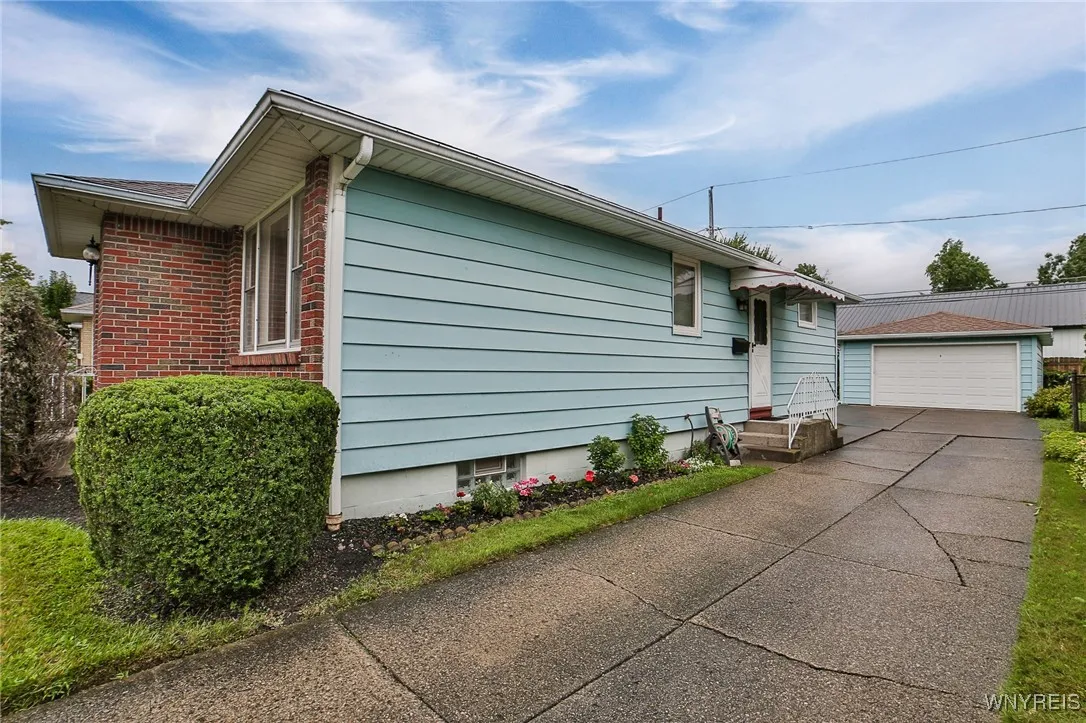 296 Abbington Avenue, Tonawanda-town, New York 142, Tonawanda, New York 14223, 3 Bedrooms Bedrooms, 11 Rooms Rooms,1 BathroomBathrooms,Residential,Closed,296 Abbington Avenue, Tonawanda-town, New York 142,0,B1557460