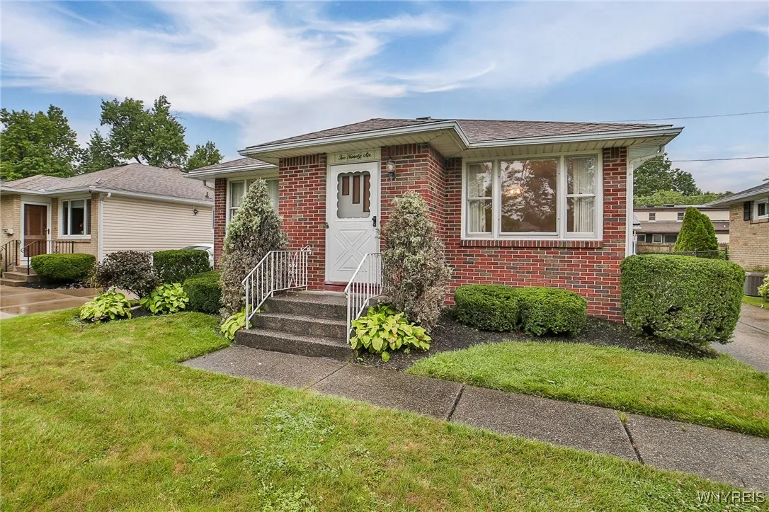 296 Abbington Avenue, Tonawanda-town, New York 142, Tonawanda, New York 14223, 3 Bedrooms Bedrooms, 11 Rooms Rooms,1 BathroomBathrooms,Residential,Closed,296 Abbington Avenue, Tonawanda-town, New York 142,0,B1557460