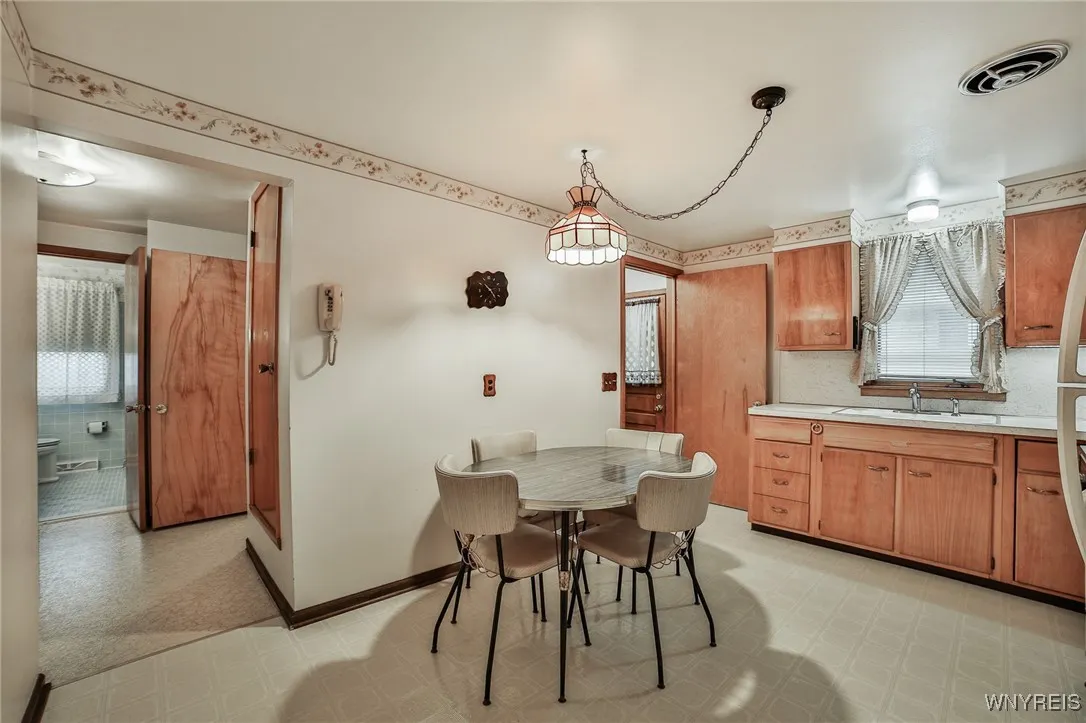 296 Abbington Avenue, Tonawanda-town, New York 142, Tonawanda, New York 14223, 3 Bedrooms Bedrooms, 11 Rooms Rooms,1 BathroomBathrooms,Residential,Closed,296 Abbington Avenue, Tonawanda-town, New York 142,0,B1557460