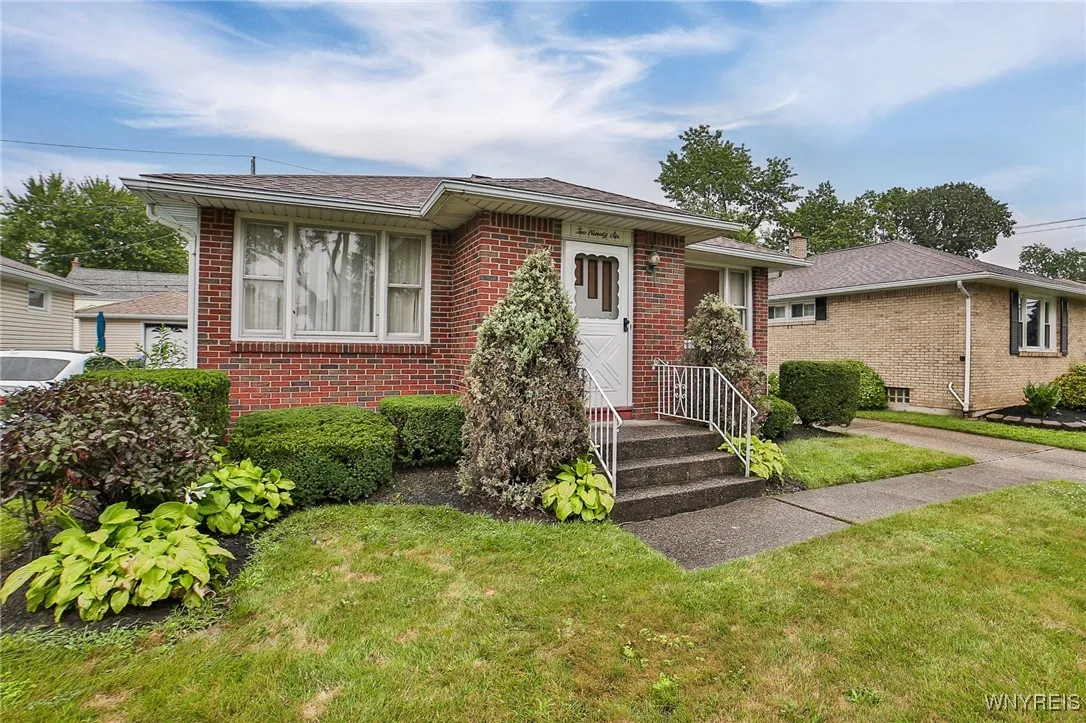 296 Abbington Avenue, Tonawanda-town, New York 142, Tonawanda, New York 14223, 3 Bedrooms Bedrooms, 11 Rooms Rooms,1 BathroomBathrooms,Residential,Closed,296 Abbington Avenue, Tonawanda-town, New York 142,0,B1557460