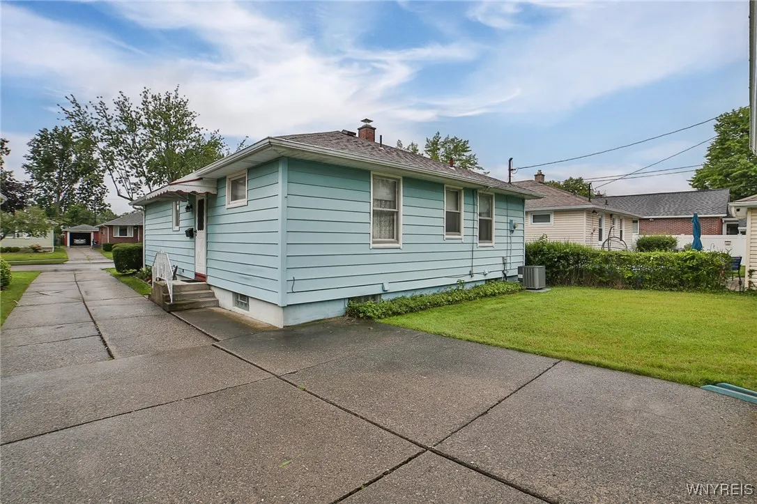 296 Abbington Avenue, Tonawanda-town, New York 142, Tonawanda, New York 14223, 3 Bedrooms Bedrooms, 11 Rooms Rooms,1 BathroomBathrooms,Residential,Closed,296 Abbington Avenue, Tonawanda-town, New York 142,0,B1557460