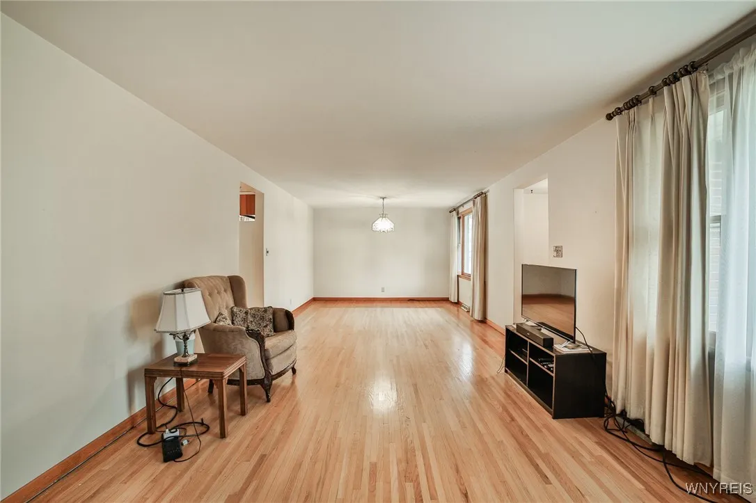 296 Abbington Avenue, Tonawanda-town, New York 142, Tonawanda, New York 14223, 3 Bedrooms Bedrooms, 11 Rooms Rooms,1 BathroomBathrooms,Residential,Closed,296 Abbington Avenue, Tonawanda-town, New York 142,0,B1557460