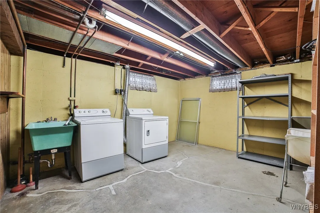 296 Abbington Avenue, Tonawanda-town, New York 142, Tonawanda, New York 14223, 3 Bedrooms Bedrooms, 11 Rooms Rooms,1 BathroomBathrooms,Residential,Closed,296 Abbington Avenue, Tonawanda-town, New York 142,0,B1557460