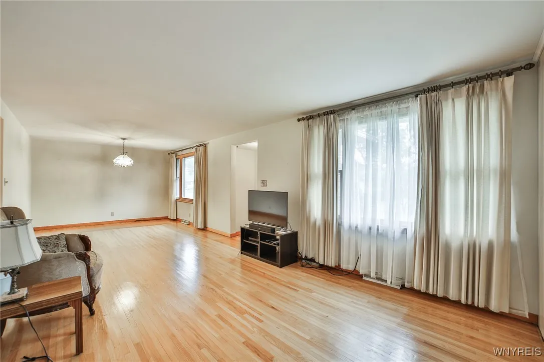 296 Abbington Avenue, Tonawanda-town, New York 142, Tonawanda, New York 14223, 3 Bedrooms Bedrooms, 11 Rooms Rooms,1 BathroomBathrooms,Residential,Closed,296 Abbington Avenue, Tonawanda-town, New York 142,0,B1557460