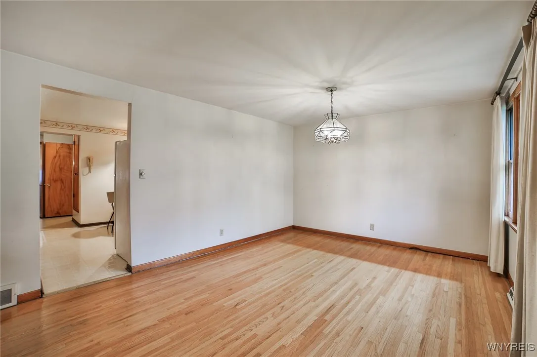 296 Abbington Avenue, Tonawanda-town, New York 142, Tonawanda, New York 14223, 3 Bedrooms Bedrooms, 11 Rooms Rooms,1 BathroomBathrooms,Residential,Closed,296 Abbington Avenue, Tonawanda-town, New York 142,0,B1557460