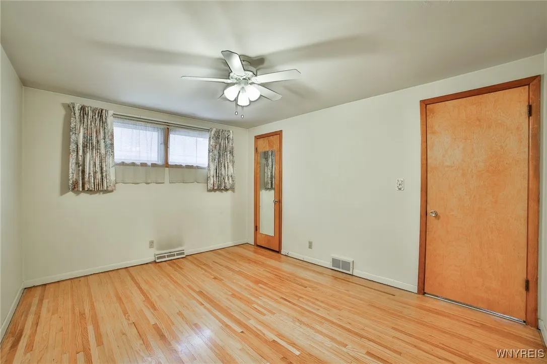 296 Abbington Avenue, Tonawanda-town, New York 142, Tonawanda, New York 14223, 3 Bedrooms Bedrooms, 11 Rooms Rooms,1 BathroomBathrooms,Residential,Closed,296 Abbington Avenue, Tonawanda-town, New York 142,0,B1557460