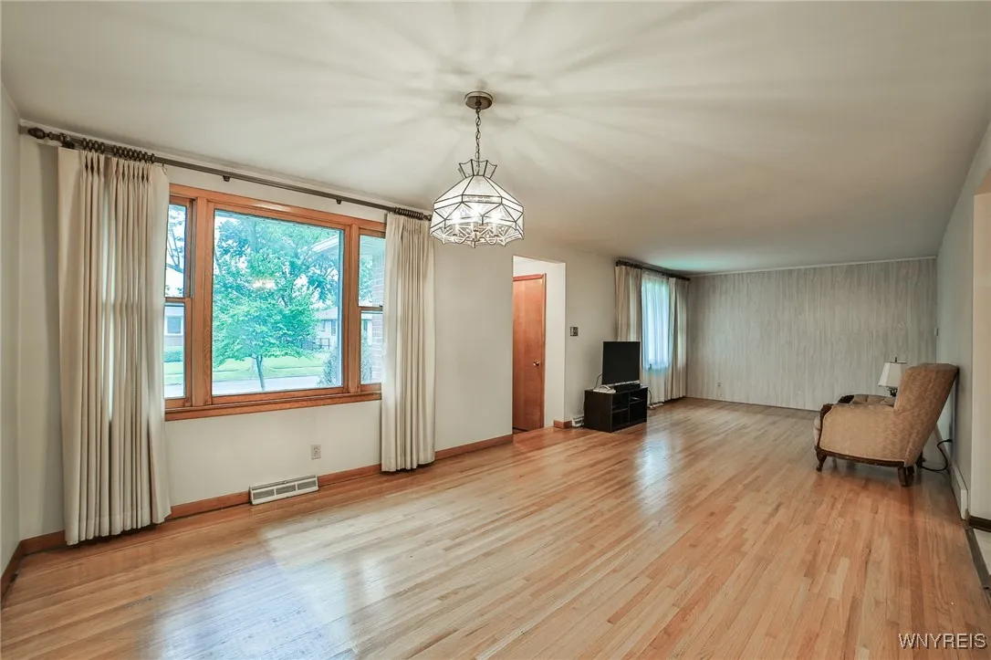 296 Abbington Avenue, Tonawanda-town, New York 142, Tonawanda, New York 14223, 3 Bedrooms Bedrooms, 11 Rooms Rooms,1 BathroomBathrooms,Residential,Closed,296 Abbington Avenue, Tonawanda-town, New York 142,0,B1557460