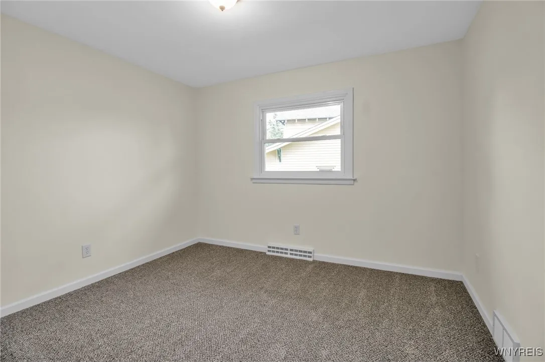 4948 Clifton Parkway, Hamburg, New York 14075, Hamburg, New York 14075, 4 Bedrooms Bedrooms, 7 Rooms Rooms,2 BathroomsBathrooms,Residential,Closed,4948 Clifton Parkway, Hamburg, New York 14075,0,B1557482