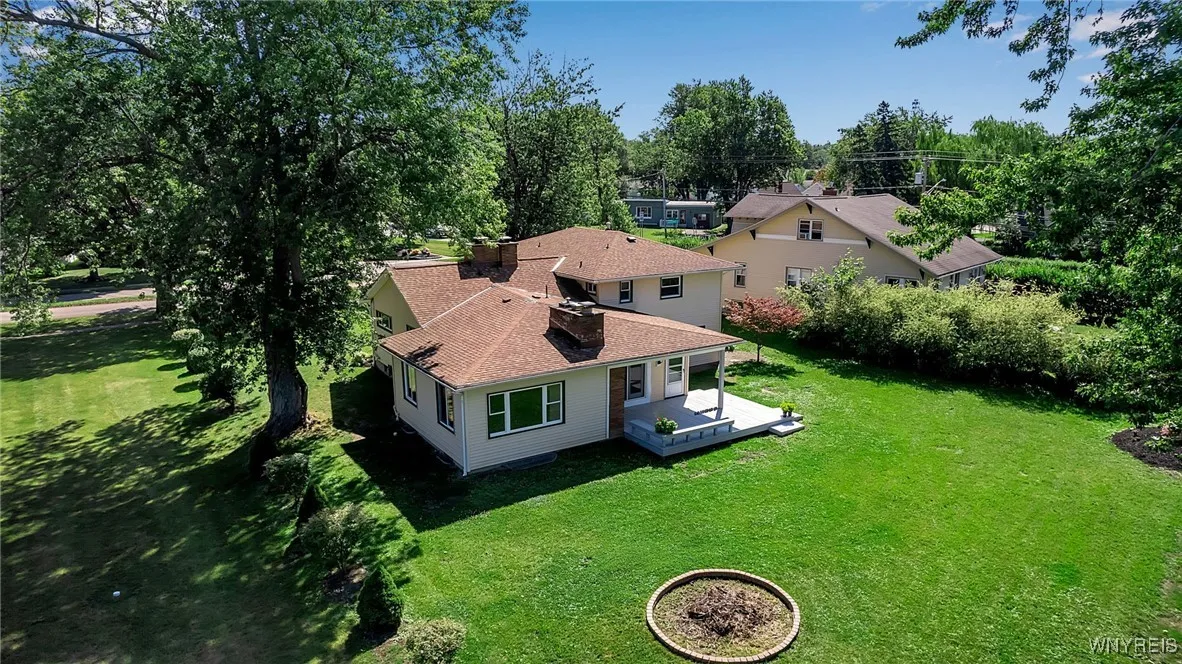 4948 Clifton Parkway, Hamburg, New York 14075, Hamburg, New York 14075, 4 Bedrooms Bedrooms, 7 Rooms Rooms,2 BathroomsBathrooms,Residential,Closed,4948 Clifton Parkway, Hamburg, New York 14075,0,B1557482