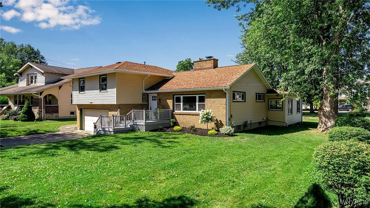 4948 Clifton Parkway, Hamburg, New York 14075, Hamburg, New York 14075, 4 Bedrooms Bedrooms, 7 Rooms Rooms,2 BathroomsBathrooms,Residential,Closed,4948 Clifton Parkway, Hamburg, New York 14075,0,B1557482