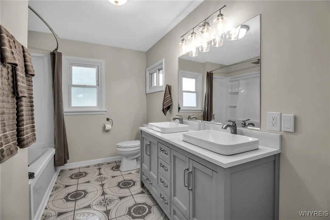 4948 Clifton Parkway, Hamburg, New York 14075, Hamburg, New York 14075, 4 Bedrooms Bedrooms, 7 Rooms Rooms,2 BathroomsBathrooms,Residential,Closed,4948 Clifton Parkway, Hamburg, New York 14075,0,B1557482