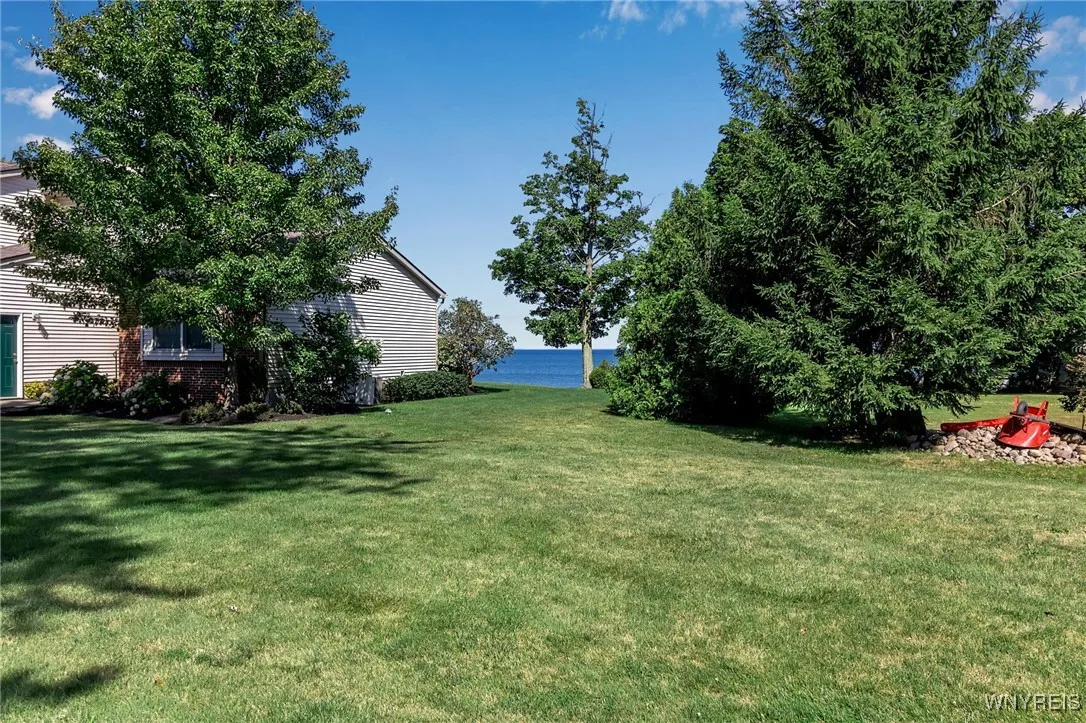 4948 Clifton Parkway, Hamburg, New York 14075, Hamburg, New York 14075, 4 Bedrooms Bedrooms, 7 Rooms Rooms,2 BathroomsBathrooms,Residential,Closed,4948 Clifton Parkway, Hamburg, New York 14075,0,B1557482