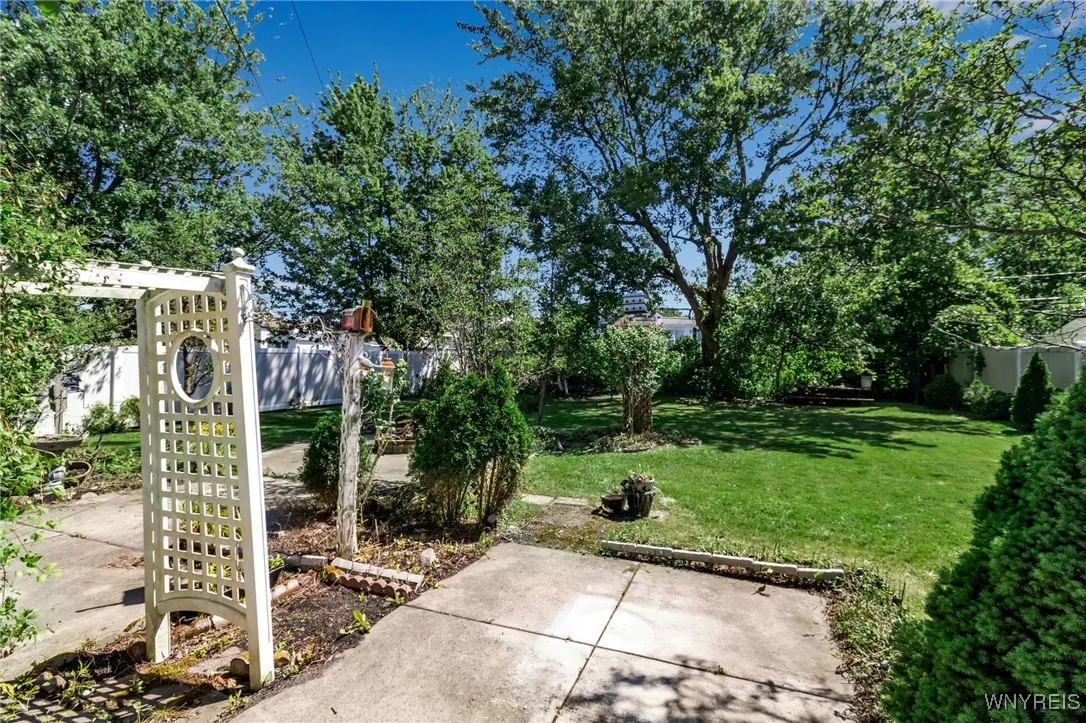 4297 Robin Lane, Hamburg, New York 14075, Hamburg, New York 14075, 4 Bedrooms Bedrooms, 7 Rooms Rooms,1 BathroomBathrooms,Residential,Closed,4297 Robin Lane, Hamburg, New York 14075,0,B1557338