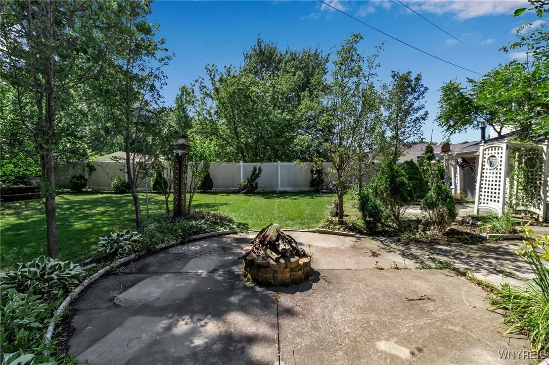 4297 Robin Lane, Hamburg, New York 14075, Hamburg, New York 14075, 4 Bedrooms Bedrooms, 7 Rooms Rooms,1 BathroomBathrooms,Residential,Closed,4297 Robin Lane, Hamburg, New York 14075,0,B1557338