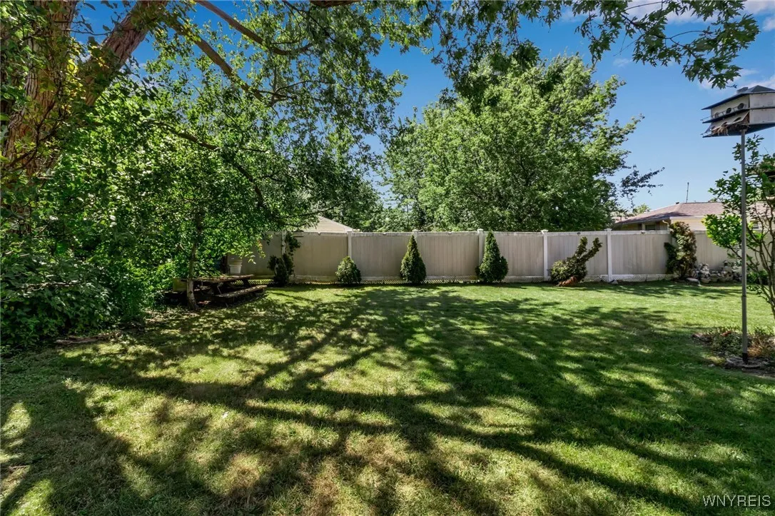 4297 Robin Lane, Hamburg, New York 14075, Hamburg, New York 14075, 4 Bedrooms Bedrooms, 7 Rooms Rooms,1 BathroomBathrooms,Residential,Closed,4297 Robin Lane, Hamburg, New York 14075,0,B1557338