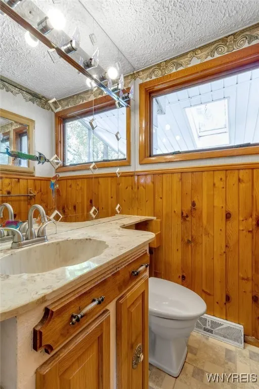 4297 Robin Lane, Hamburg, New York 14075, Hamburg, New York 14075, 4 Bedrooms Bedrooms, 7 Rooms Rooms,1 BathroomBathrooms,Residential,Closed,4297 Robin Lane, Hamburg, New York 14075,0,B1557338