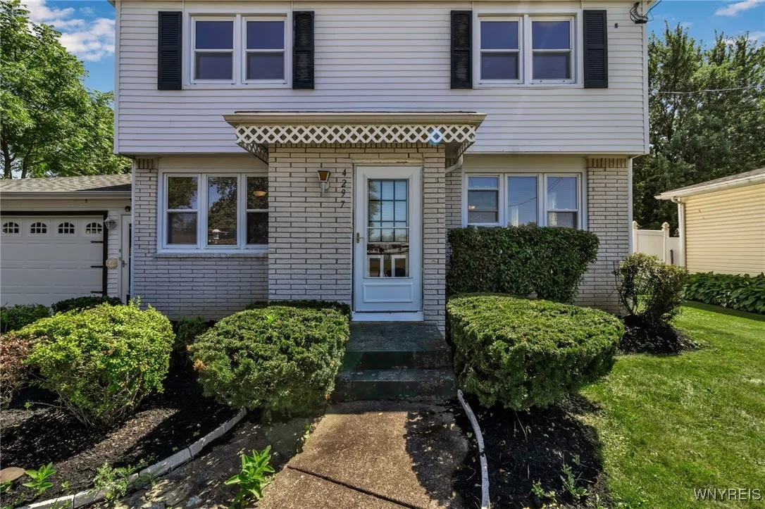4297 Robin Lane, Hamburg, New York 14075, Hamburg, New York 14075, 4 Bedrooms Bedrooms, 7 Rooms Rooms,1 BathroomBathrooms,Residential,Closed,4297 Robin Lane, Hamburg, New York 14075,0,B1557338