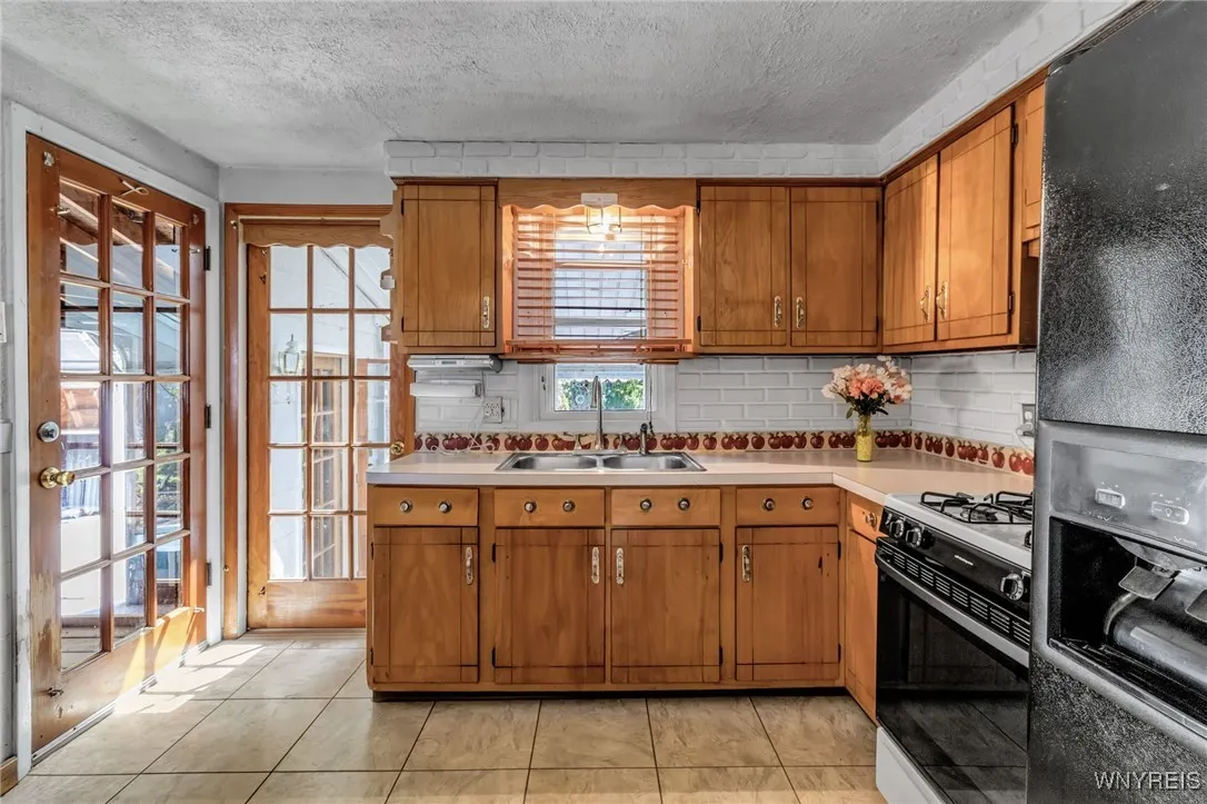 4297 Robin Lane, Hamburg, New York 14075, Hamburg, New York 14075, 4 Bedrooms Bedrooms, 7 Rooms Rooms,1 BathroomBathrooms,Residential,Closed,4297 Robin Lane, Hamburg, New York 14075,0,B1557338