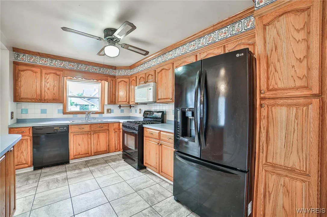 41 Prairie Avenue, Buffalo, New York 14207, Buffalo, New York 14207, 4 Bedrooms Bedrooms, 7 Rooms Rooms,1 BathroomBathrooms,Residential,Closed,41 Prairie Avenue, Buffalo, New York 14207,0,B1558050