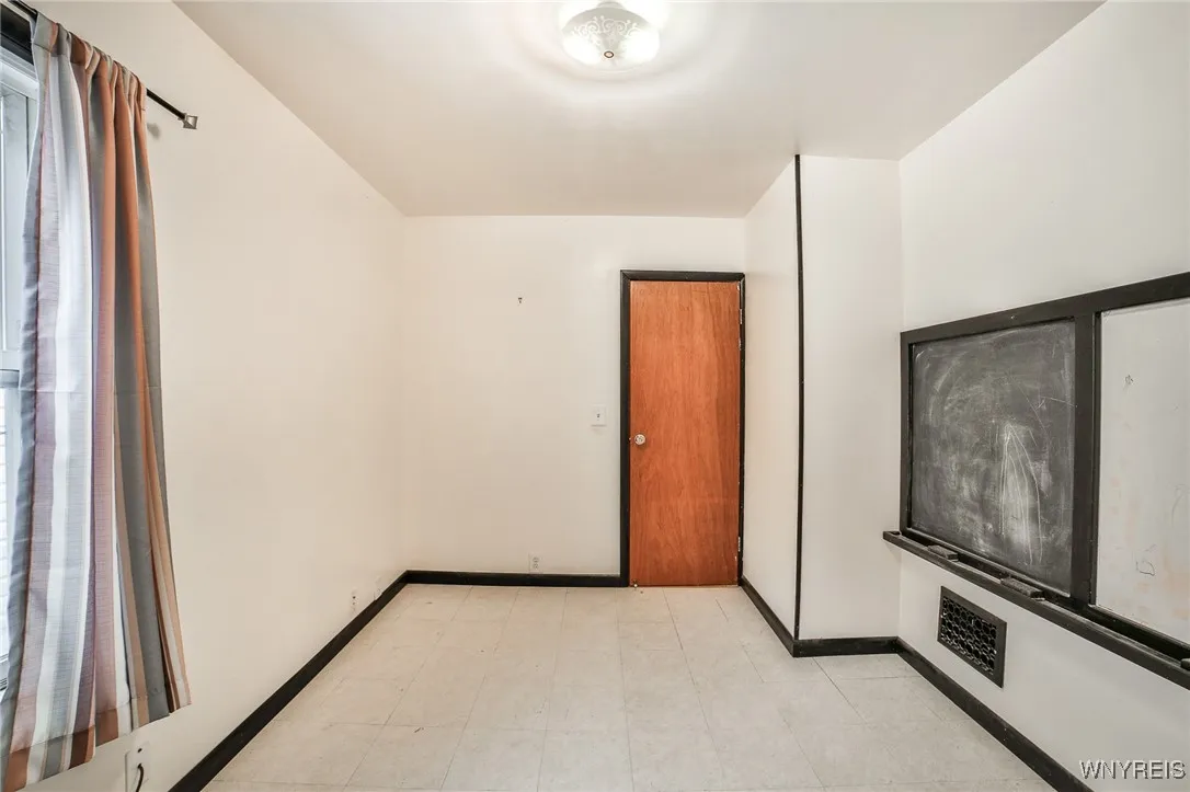 41 Prairie Avenue, Buffalo, New York 14207, Buffalo, New York 14207, 4 Bedrooms Bedrooms, 7 Rooms Rooms,1 BathroomBathrooms,Residential,Closed,41 Prairie Avenue, Buffalo, New York 14207,0,B1558050