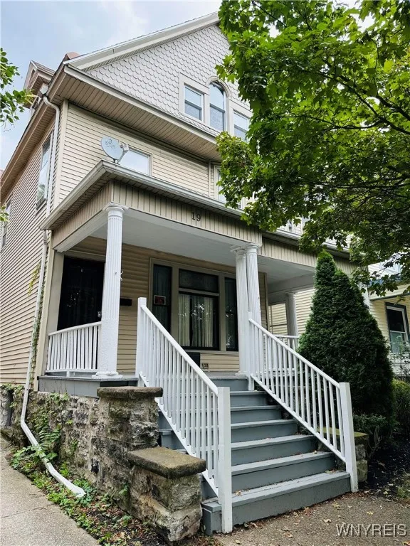 19 Florence Avenue, Buffalo, New York 14214, Buffalo, New York 14214, 6 Bedrooms Bedrooms, ,2 BathroomsBathrooms,Residential,Closed,19 Florence Avenue, Buffalo, New York 14214,0,B1558368