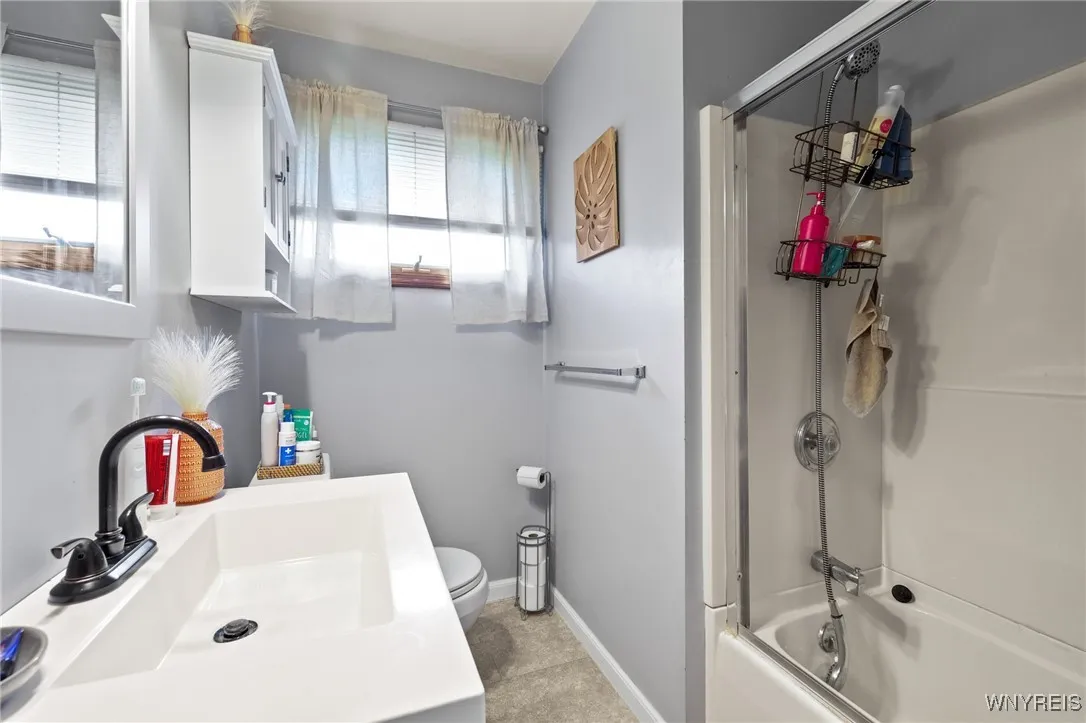 16 Carol Lane, Grand Island, New York 14072, Grand Island, New York 14072, 3 Bedrooms Bedrooms, 7 Rooms Rooms,1 BathroomBathrooms,Residential,Closed,16 Carol Lane, Grand Island, New York 14072,0,B1558096
