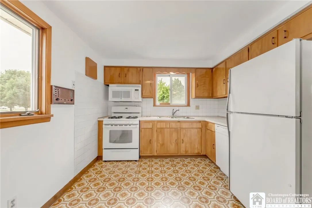 All appliances stay with the home