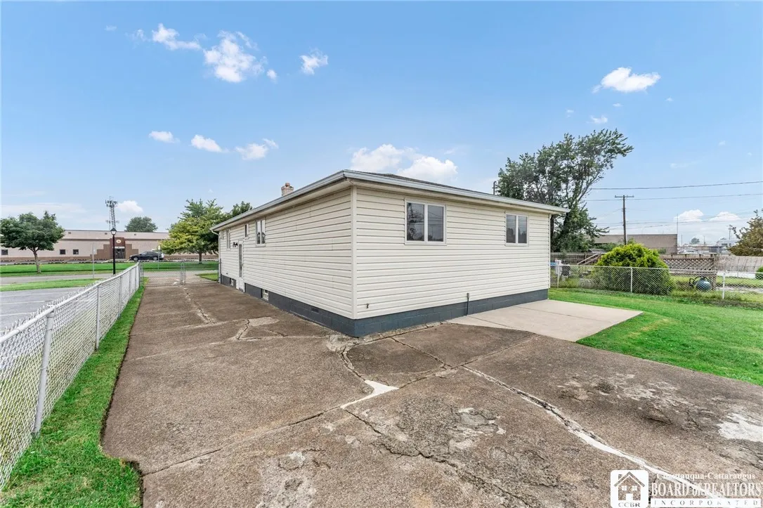 136 Oakview Drive, Tonawanda-town, New York 14150, Tonawanda, New York 14150, 3 Bedrooms Bedrooms, 6 Rooms Rooms,1 BathroomBathrooms,Residential,Closed,136 Oakview Drive, Tonawanda-town, New York 14150,0,R1558193