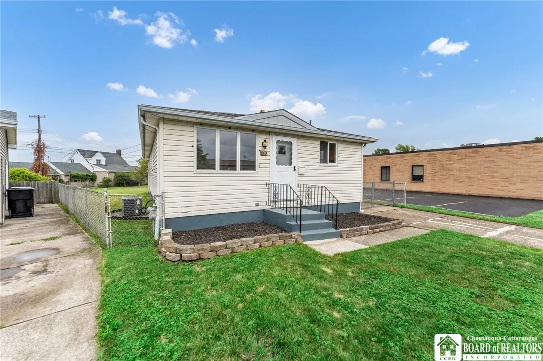 136 Oakview Drive, Tonawanda-town, New York 14150, Tonawanda, New York 14150, 3 Bedrooms Bedrooms, 6 Rooms Rooms,1 BathroomBathrooms,Residential,Closed,136 Oakview Drive, Tonawanda-town, New York 14150,0,R1558193
