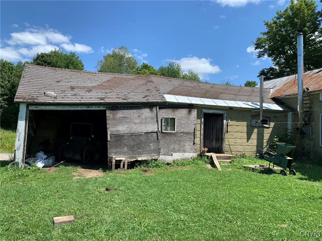 Attached Shed & Shop