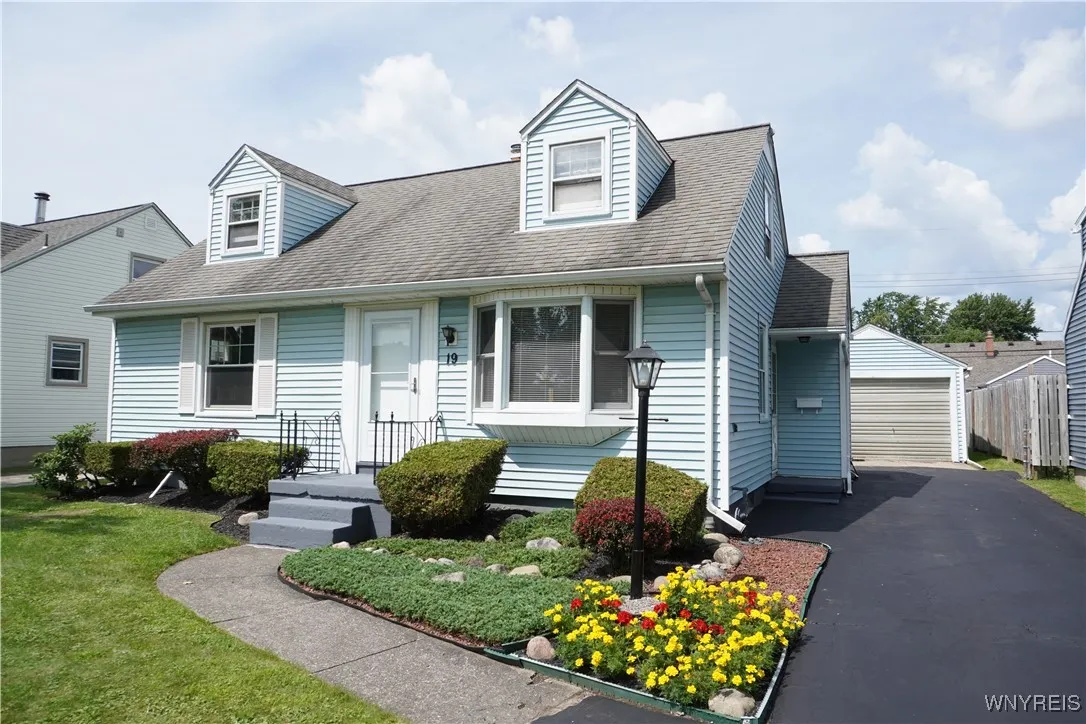19 Calvin Court South, Tonawanda-town, New York 14, Tonawanda, New York 14150, 3 Bedrooms Bedrooms, 6 Rooms Rooms,1 BathroomBathrooms,Residential,Closed,19 Calvin Court South, Tonawanda-town, New York 14,0,B1559060