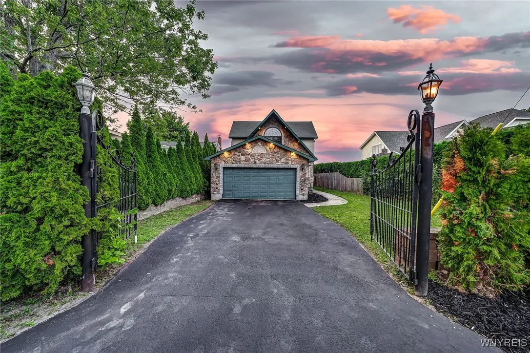 2330 Beachwood Drive, Hamburg, New York 14085, Hamburg, New York 14085, 3 Bedrooms Bedrooms, 7 Rooms Rooms,2 BathroomsBathrooms,Residential,Closed,2330 Beachwood Drive, Hamburg, New York 14085,0,B1557983