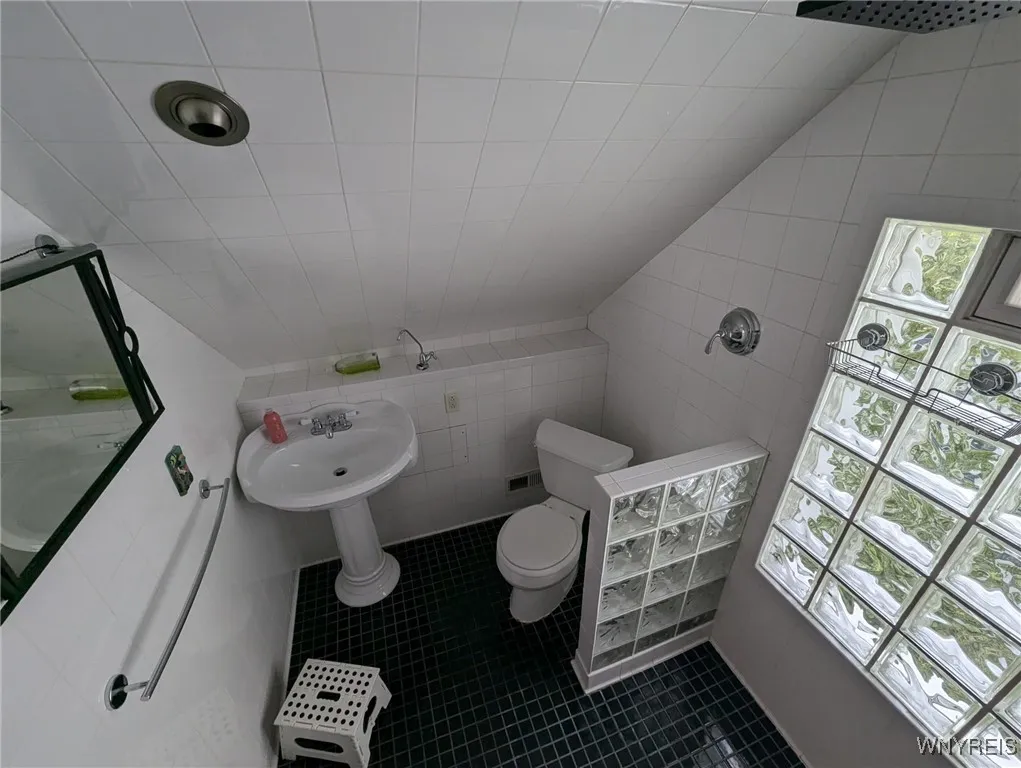 75 Main Street, West Seneca, New York 14224, West Seneca, New York 14224, 3 Bedrooms Bedrooms, 8 Rooms Rooms,2 BathroomsBathrooms,Residential,Closed,75 Main Street, West Seneca, New York 14224,0,B1558465