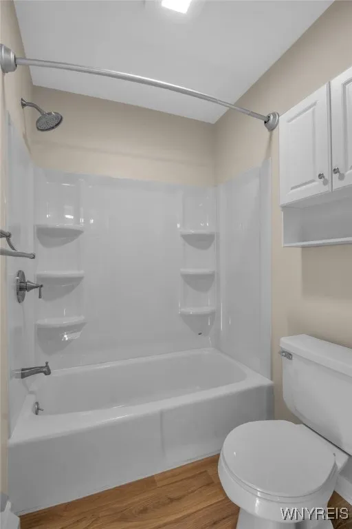 Spotless remodeled Tub/Shower Combo...