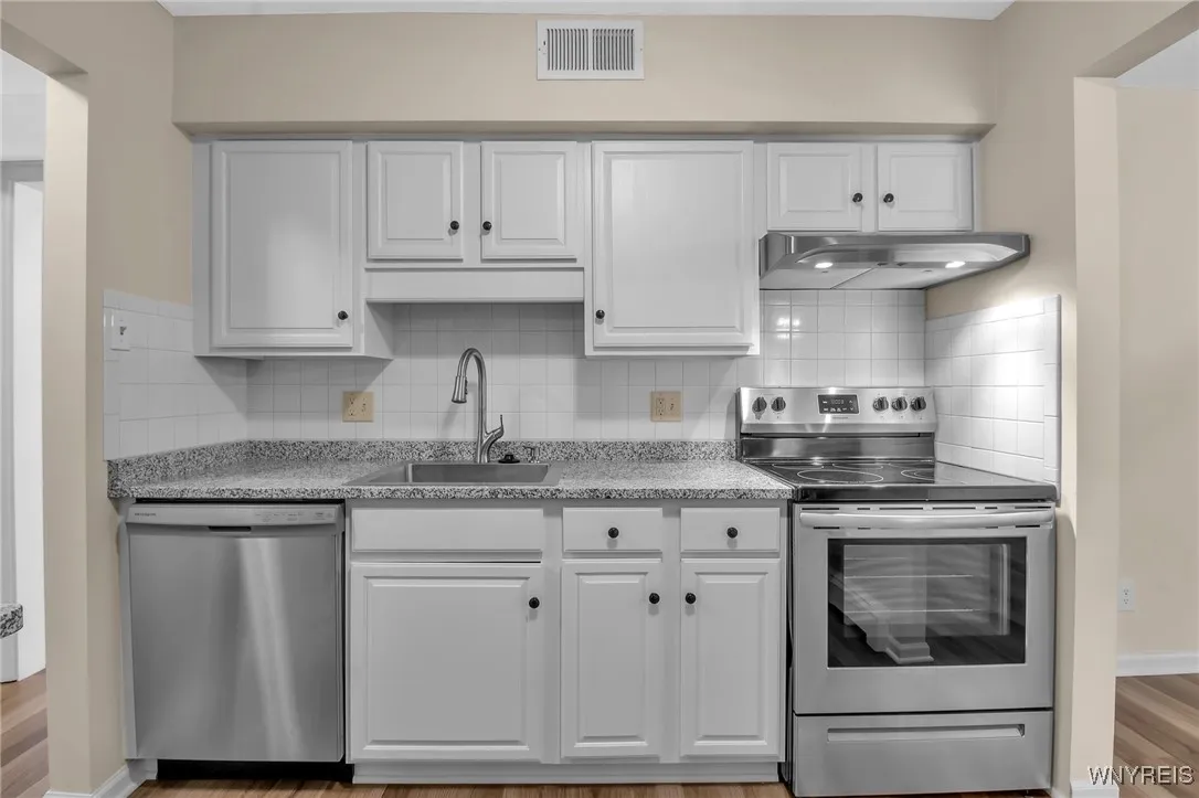 Newer stainless appliances included...