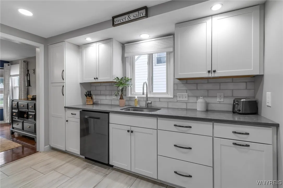 867 Parkhurst Boulevard, Tonawanda-town, New York, Tonawanda, New York 14150, 3 Bedrooms Bedrooms, 7 Rooms Rooms,2 BathroomsBathrooms,Residential,Closed,867 Parkhurst Boulevard, Tonawanda-town, New York ,0,B1559812