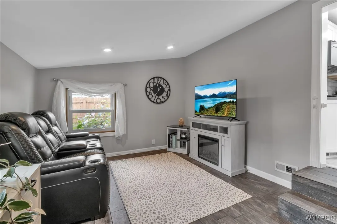867 Parkhurst Boulevard, Tonawanda-town, New York, Tonawanda, New York 14150, 3 Bedrooms Bedrooms, 7 Rooms Rooms,2 BathroomsBathrooms,Residential,Closed,867 Parkhurst Boulevard, Tonawanda-town, New York ,0,B1559812