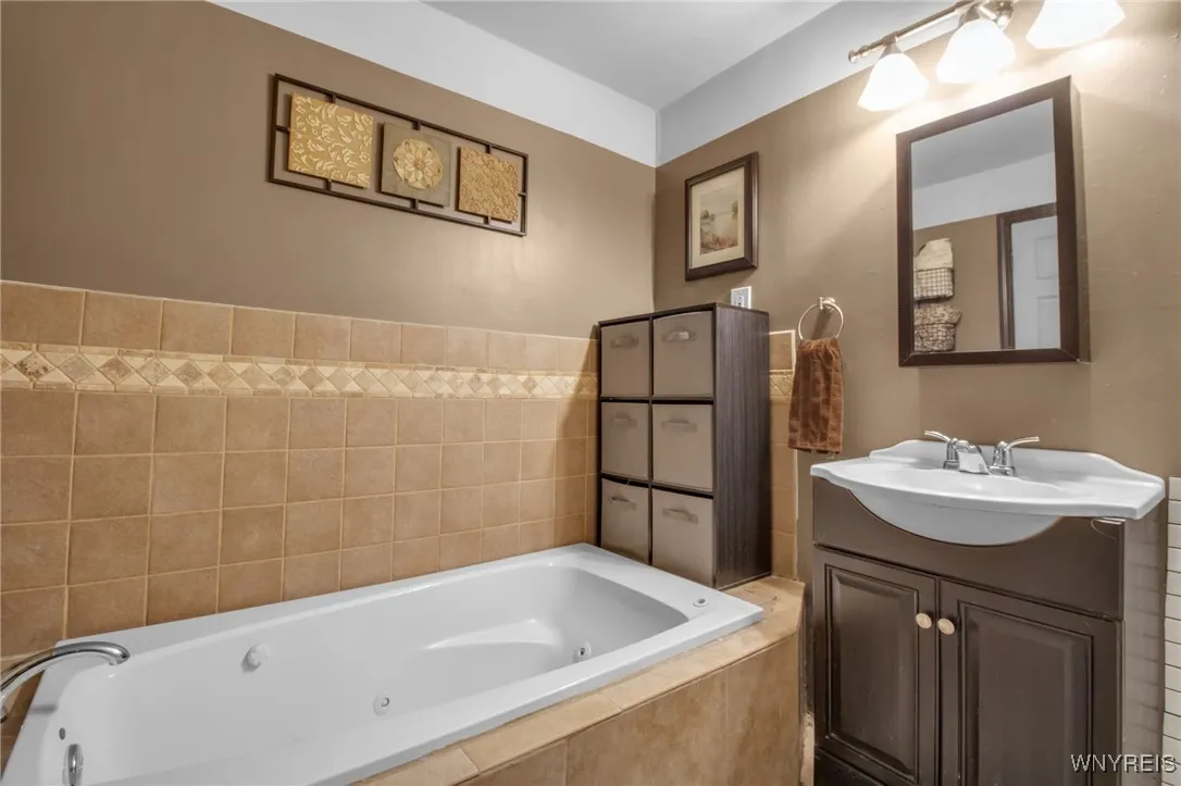66 Eugene Avenue, Buffalo, New York 14216, Buffalo, New York 14216, 2 Bedrooms Bedrooms, 5 Rooms Rooms,1 BathroomBathrooms,Residential,Closed,66 Eugene Avenue, Buffalo, New York 14216,0,B1560124