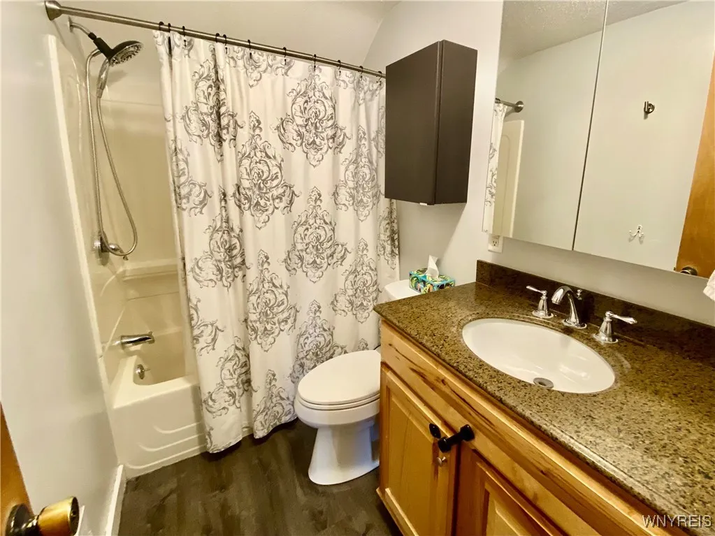 Full bathroom on the 2nd level.