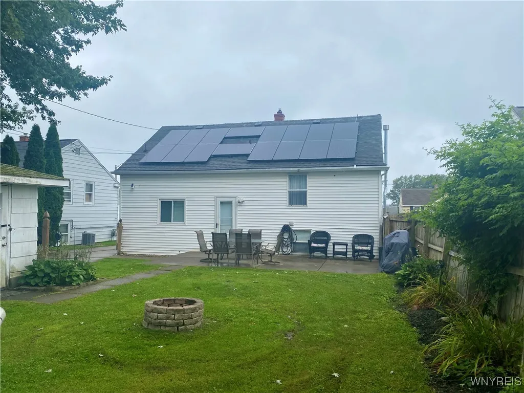 Solar panels for little or no electric bills.  Make this your next "Home Sweet Home"!