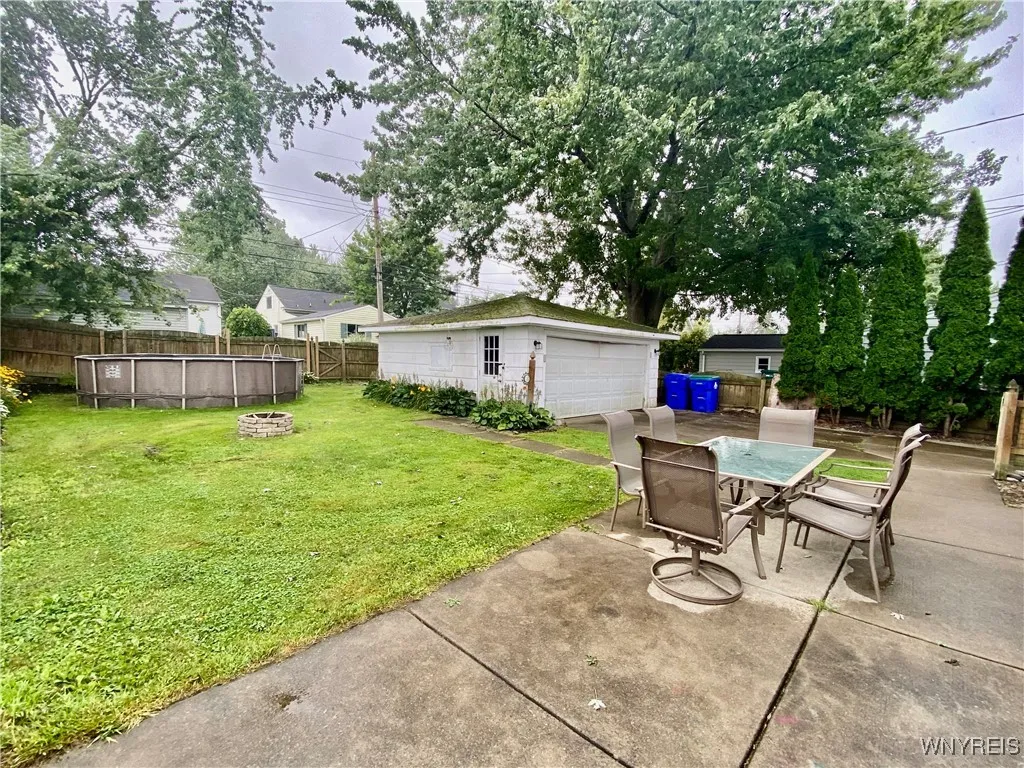 4937 Chapman Pkwy, Hamburg, New York 14075, Hamburg, New York 14075, 3 Bedrooms Bedrooms, 6 Rooms Rooms,2 BathroomsBathrooms,Residential,Closed,4937 Chapman Pkwy, Hamburg, New York 14075,0,B1560096