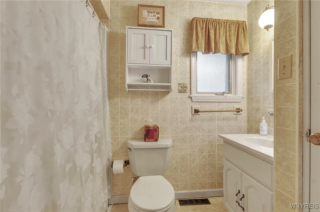 6069 Bunting Road, Orchard Park, New York 14127, Orchard Park, New York 14127, 5 Bedrooms Bedrooms, 12 Rooms Rooms,3 BathroomsBathrooms,Residential,Closed,6069 Bunting Road, Orchard Park, New York 14127,0,B1560388